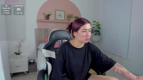 Snapshot of charlottee27_ chatting on February 27, 2026, 7:58 pm Charlottee online show from February 27, 2026, 7:58 pm