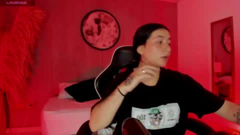Charlottee online show from May 26, 2026, 2:18 am