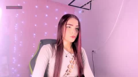Snapshot of charlotteee_02 chatting on September 22, 2025, 4:25 am charlotteee online show from September 22, 2025, 4:25 am