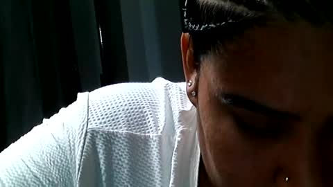 charlottequeen_21 online show from July 17, 2026, 1:34 am
