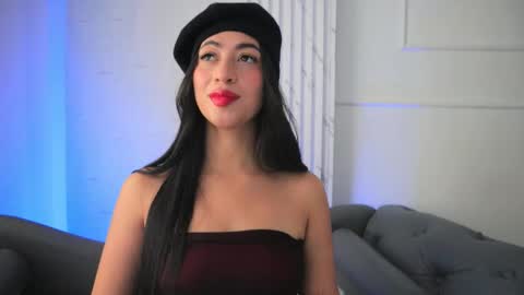 Lauren Rus online show from November 19, 2025, 12:49 pm