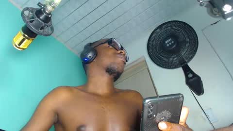 Snapshot of charly_vergonti_ chatting on December 16, 2024, 3:00 pm charly_vergonti_ online show from December 16, 2024, 3:00 pm