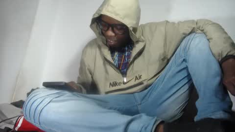 Snapshot of charly_vergonti_ chatting on November 23, 2025, 11:48 pm charly_vergonti_ online show from November 23, 2025, 11:48 pm