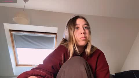 Julia online show from April 2, 2026, 12:47 pm