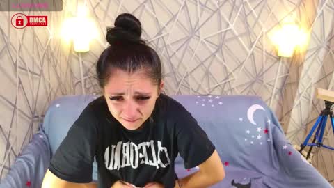 CharmingLIA online show from November 6, 2025, 5:25 pm