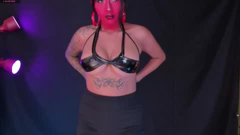 Snapshot of charming_snake_ chatting on October 31, 2025, 8:43 pm Victoria online show from October 31, 2025, 8:43 pm