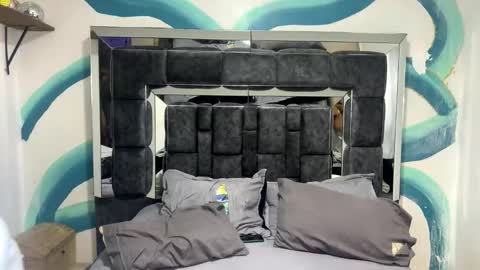 Snapshot of charons_boat_ chatting on February 2, 2026, 3:38 am Sam and mike online show from February 2, 2026, 3:38 am