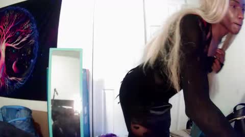 Snapshot of charr1barr chatting on December 15, 2024, 6:59 pm Miss Chocolate online show from December 15, 2024, 6:59 pm