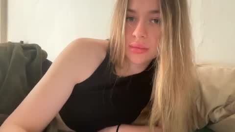 charrry online show from June 16, 2026, 9:39 pm