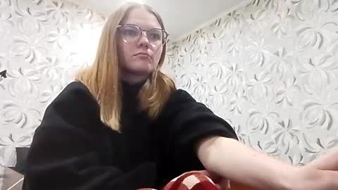 Snapshot of chauknispel chatting on May 17, 2026, 9:22 pm Olivia online show from May 17, 2026, 9:22 pm