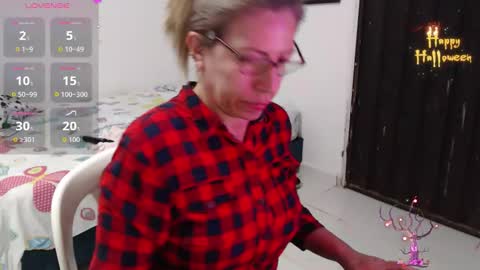 CHAYLA VICTORIA RUIZ  online show from October 15, 2025, 9:20 am