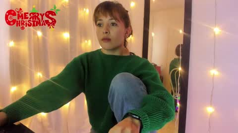 Snapshot of cheek_chic12 chatting on December 27, 2024, 9:32 pm Regina Phalange online show from December 27, 2024, 9:32 pm