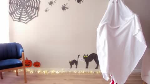 Snapshot of cheek_chic12 chatting on October 29, 2025, 8:21 pm Regina Phalange online show from October 29, 2025, 8:21 pm