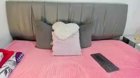 Snapshot of cheerlynn chatting on February 4, 2025, 1:27 pm Cherlyn online show from February 4, 2025, 1:27 pm