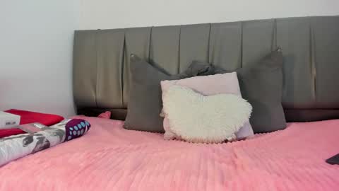 Snapshot of cheerlynn chatting on February 6, 2025, 1:43 pm Cherlyn online show from February 6, 2025, 1:43 pm