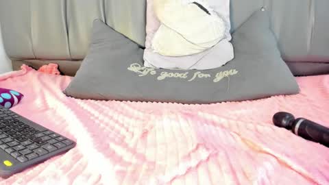 Snapshot of cheerlynn chatting on February 6, 2025, 7:51 pm Cherlyn online show from February 6, 2025, 7:51 pm