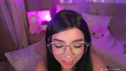 Snapshot of cheerrysweett chatting on February 18, 2026, 11:33 pm Baby Cherry online show from February 18, 2026, 11:33 pm