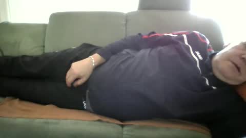 Snapshot of cheesy4444 chatting on October 19, 2025, 12:06 pm Tom online show from October 19, 2025, 12:06 pm