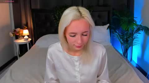 Snapshot of cheezy_cream chatting on December 3, 2025, 4:20 am cheezy_cream online show from December 3, 2025, 4:20 am