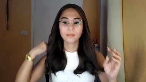 chelly4u69 online show from April 5, 2026, 1:36 am