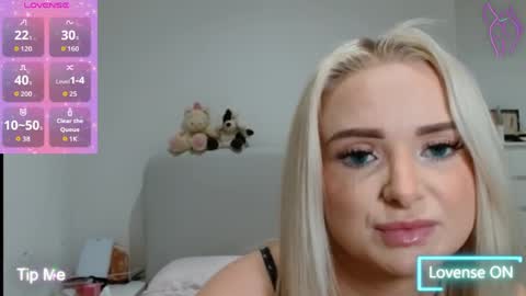 Snapshot of chelseablondeuk chatting on April 1, 2026, 6:38 pm ChelseaBlonde online show from April 1, 2026, 6:38 pm
