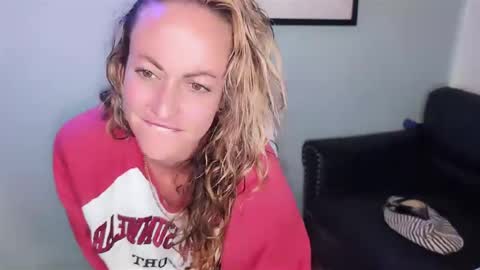 chelsee lynn online show from November 23, 2025, 6:24 am