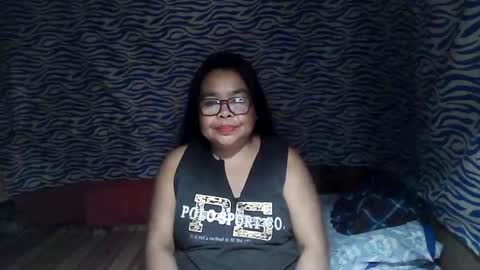 Snapshot of chenita_kits chatting on November 17, 2025, 5:08 pm chenita_kits online show from November 17, 2025, 5:08 pm