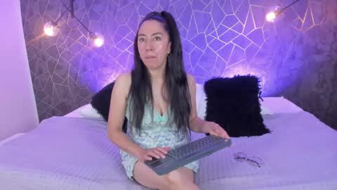 CHENOVA online show from May 28, 2026, 4:26 pm