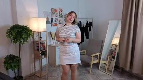 Snapshot of cherellehowieson chatting on October 20, 2025, 4:18 pm Pauline its my first day online show from October 20, 2025, 4:18 pm