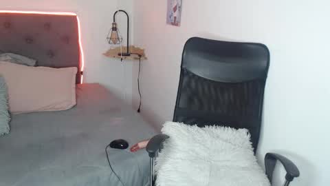 cherry_darck online show from March 4, 2026, 2:12 pm