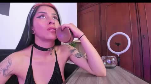 cherry_jenklins8 online show from November 3, 2025, 3:02 pm