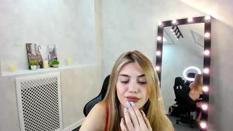 cherry_pr1ce online show from December 13, 2024, 1:37 am