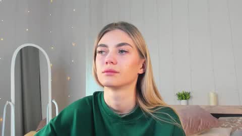 cherry_pr1ce online show from October 19, 2025, 11:38 pm