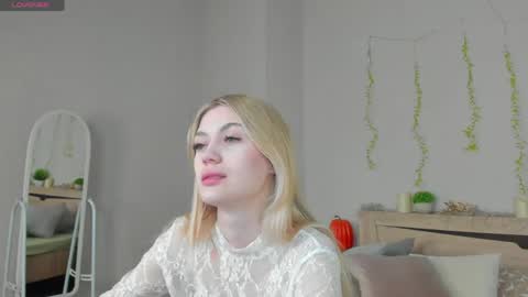 cherry_pr1ce online show from May 20, 2026, 10:49 pm