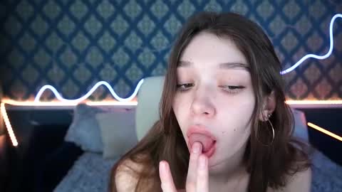 Snapshot of cherry_wipe chatting on December 6, 2024, 1:55 pm Cherry Wipe online show from December 6, 2024, 1:55 pm