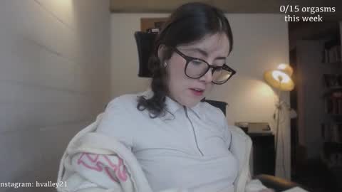 Sarah Prez online show from December 17, 2025, 5:02 am