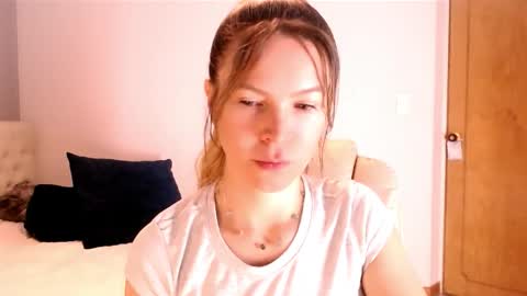 Snapshot of cherrycoloured chatting on November 19, 2025, 2:22 am Anna online show from November 19, 2025, 2:22 am