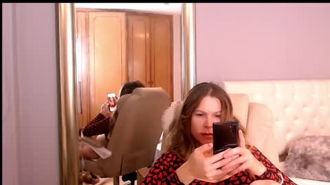 Snapshot of cherrycoloured chatting on December 4, 2025, 2:32 am Anna online show from December 4, 2025, 2:32 am