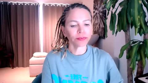 Snapshot of cherrycoloured chatting on February 3, 2026, 12:43 pm Anna online show from February 3, 2026, 12:43 pm