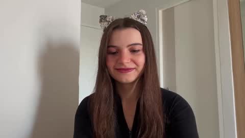 Snapshot of cherryelin chatting on December 18, 2024, 5:04 am Lina online show from December 18, 2024, 5:04 am