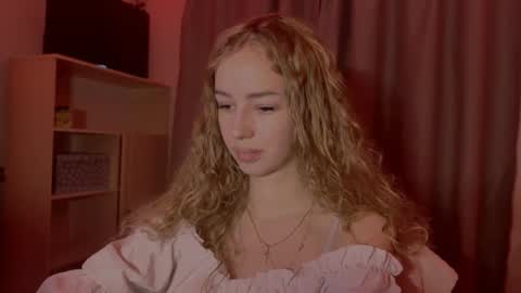 Evie online show from November 14, 2025, 2:16 pm