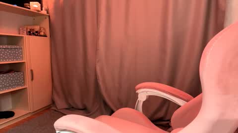 Evie online show from February 5, 2026, 2:43 pm