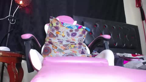 Snapshot of cherryts_hot chatting on February 19, 2025, 12:14 am cherry hot online show from February 19, 2025, 12:14 am