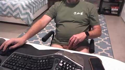 chesbayboy online show from November 4, 2025, 5:28 am