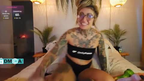 Snapshot of cheviblue chatting on December 1, 2025, 1:38 pm Chevi Blue online show from December 1, 2025, 1:38 pm