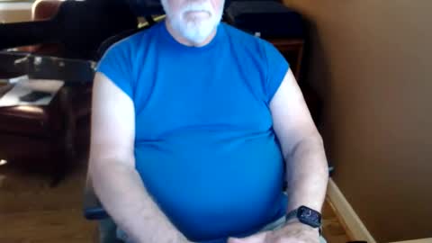 Snapshot of chgodad chatting on May 4, 2026, 9:44 pm chgodad online show from May 4, 2026, 9:44 pm
