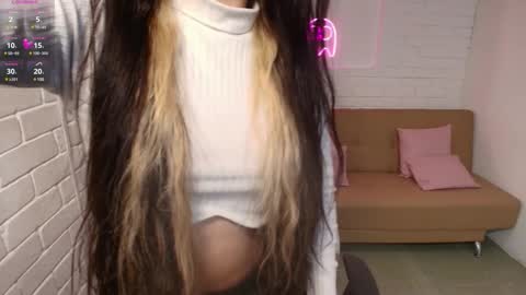 Snapshot of chiara_tay chatting on December 23, 2024, 4:22 am Chiara online show from December 23, 2024, 4:22 am