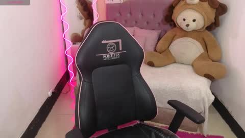 Snapshot of chiara_tay chatting on November 7, 2025, 3:17 am Chiara online show from November 7, 2025, 3:17 am