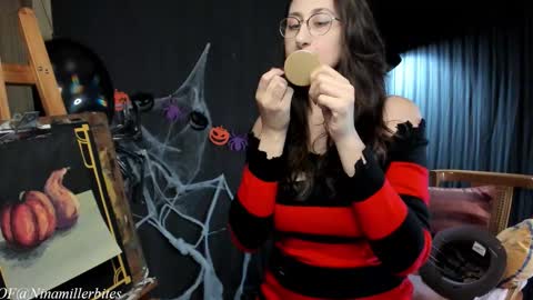 Snapshot of chilicheesebite chatting on October 31, 2025, 5:14 pm Nina online show from October 31, 2025, 5:14 pm