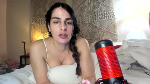yoursensualparadise online show from March 17, 2026, 12:15 am